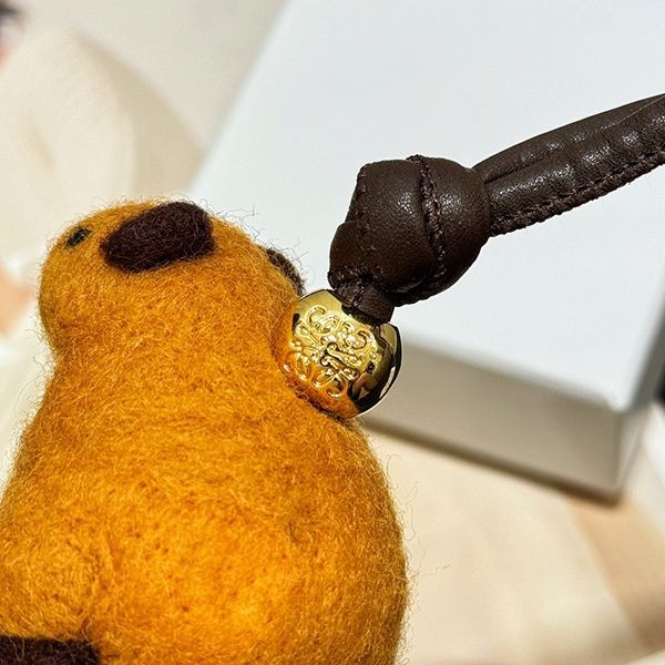 絶対欲しい！可愛い♡【ロエベ】チャーム カピバラ 偽物チャウチャウ かわいい 0010798569